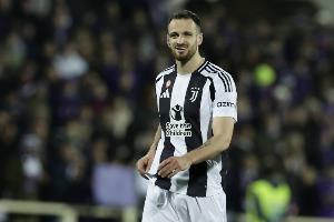 记者：尤文图斯正在与加蒂和麦肯尼接触，以商谈续约事宜