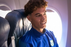 世体：多家俱乐部有意巴萨小将达维希，球员面临抉择