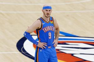 卡鲁索总决赛大放异彩！球迷：詹经理竟然交易他？湖蜜狂喷佩林卡