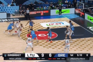 势如破竹！字母哥反击一条龙暴扣 个人独得6分打停立陶宛