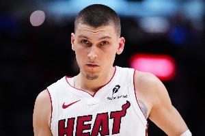 三年1.5亿续吗？🚨热火官方：希罗接受左脚踝手术 预计缺席八周