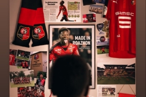 同队青训！卡马文加转发雷恩海报祝贺登贝莱获金球奖