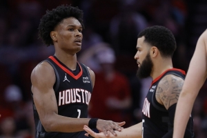 范弗里特重伤或带来意外之喜？火箭被迫豪赌两位年轻后卫