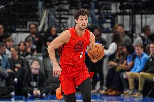 看你下半场！阿夫迪亚半场6中1拿4分3板2助 首节5中0