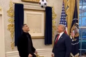 太抽象了🤣特朗普放出与C罗踢球AI生成视频：他既聪明又酷