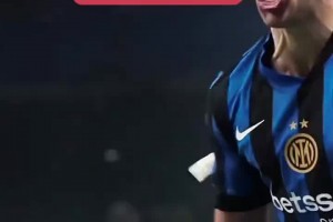 网友：弗拉泰西头晕原因找到了，嘶吼+砸胸导致肾上腺素爆表😂