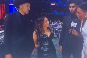 这身材！马刺榜眼迪伦-哈珀的妈妈，真是性感又年轻😍