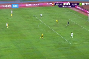 侯森这脚传球有点离谱，直接飞出边线🤔