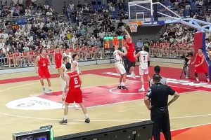 兄弟们，好球OR进攻干扰，选一个...