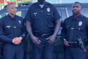 老冤家了哈！奥尼尔身穿警服第一件事就是：派人去收拾巴克利~