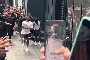 🤩他来了！他来了！