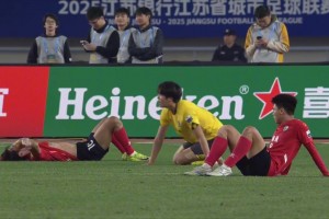 苏超决赛被拖入点球决战！终场哨响瞬间双方球员筋疲力尽🔥