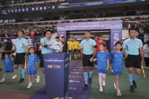 熠熠生辉！“苏超”冠军金杯率先亮相南京奥体迎接决战时刻🔥