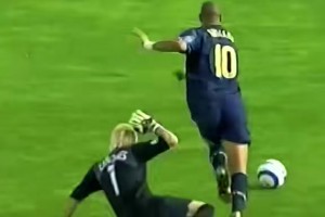 身体与技术完美结合！来看当年阿德里亚诺如何让整个欧洲颤抖😱